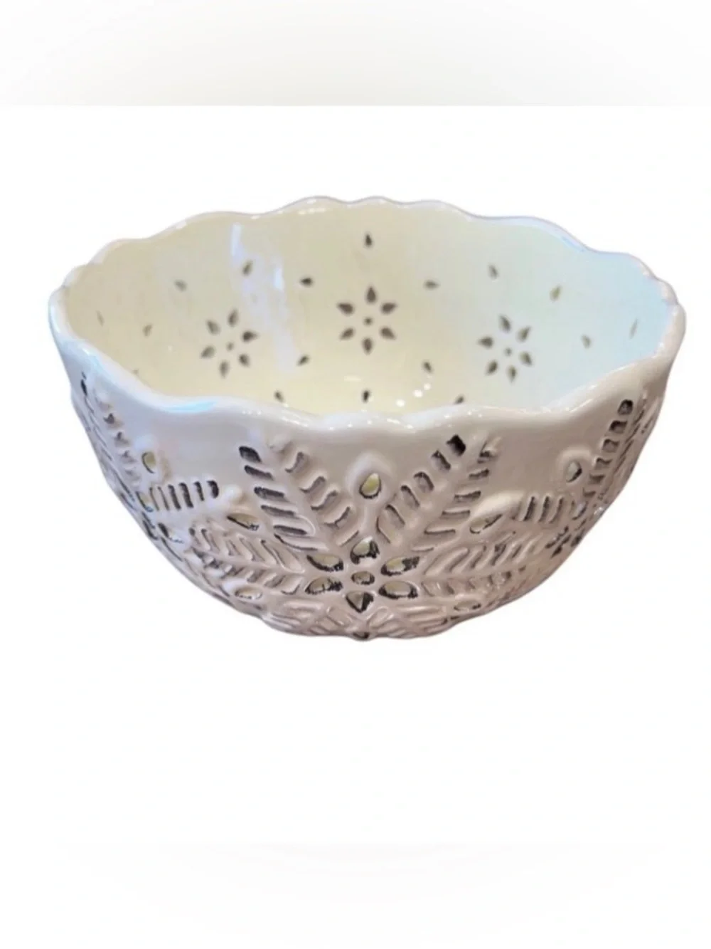 Bath & Body Works Candle Holder White Ceramic Snowflake Bowl 7.5” Christmas